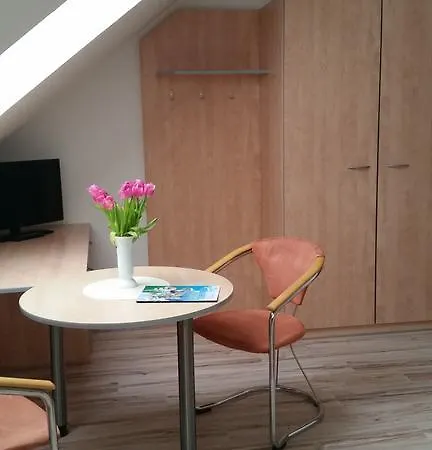 Apartmenthaus Zwenkau Buitenkant foto