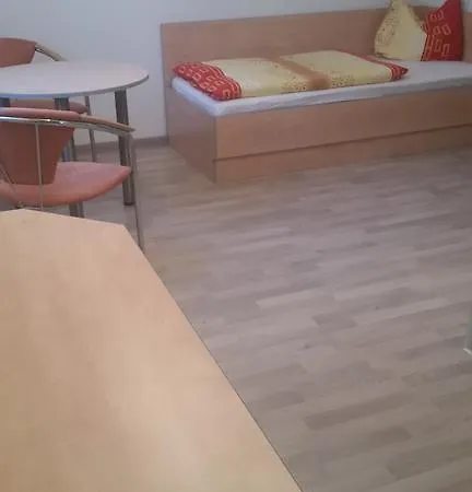 Apartmenthaus Zwenkau Buitenkant foto