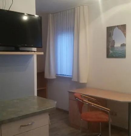 Apartmenthaus Zwenkau Buitenkant foto