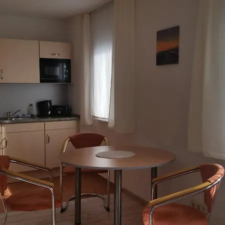 Apartmenthaus Zwenkau Buitenkant foto